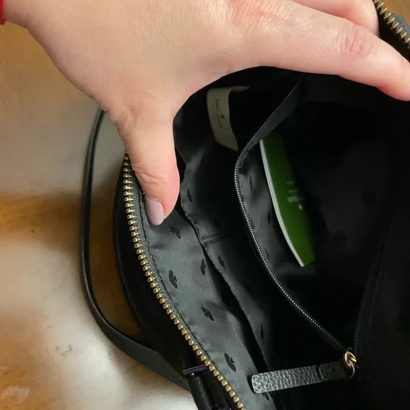 Kate Spade cross over bag. - Picture 7 of 12
